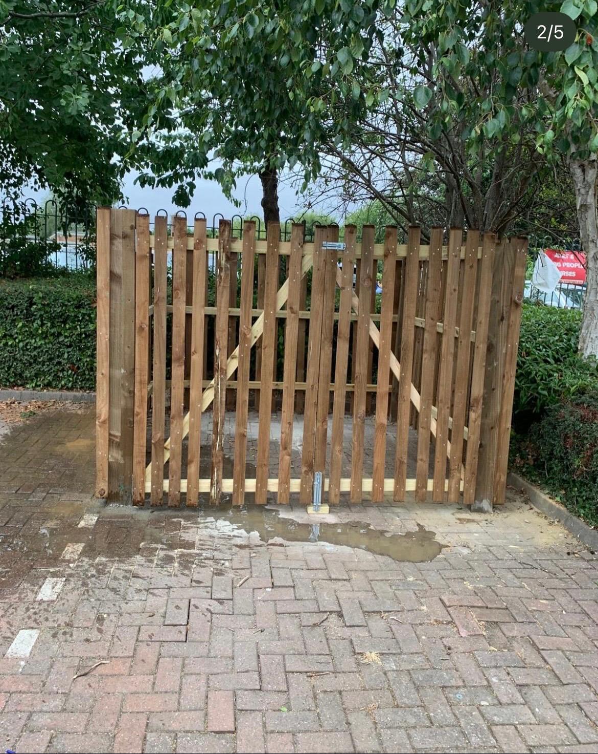 Timber gate — Eastgrove